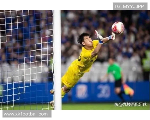 关键时刻鲍亚雄化解单刀险情朱辰杰门线解围保住球队胜利希望